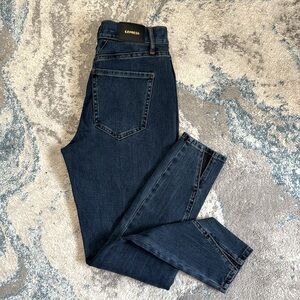 Express Mid Rise Skinny Jeans with split hem. Women’s size 4S.